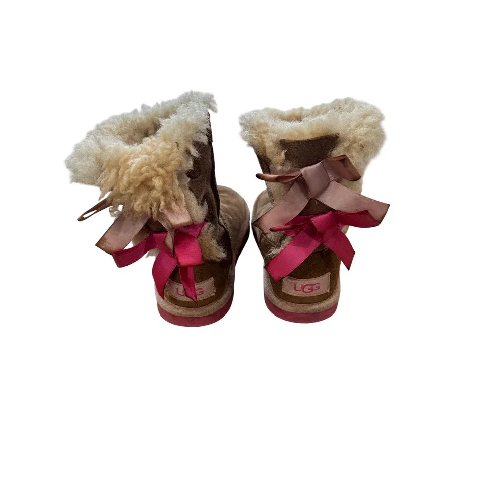 Kids UGG Australia Bailey II‎ Brown Suede Sheepskin Boots Pink Bows Size 10